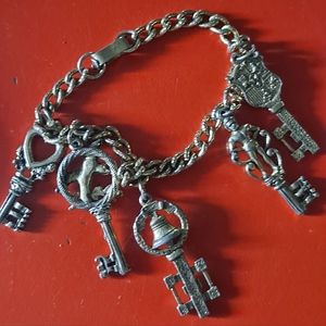 Vintage gold brass bracelette with skeleton keys